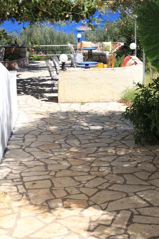 Ballas Apartments Ajía Effimía Kültér fotó
