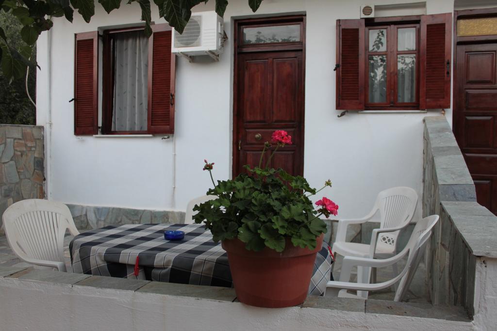 Ballas Apartments Ajía Effimía Szoba fotó