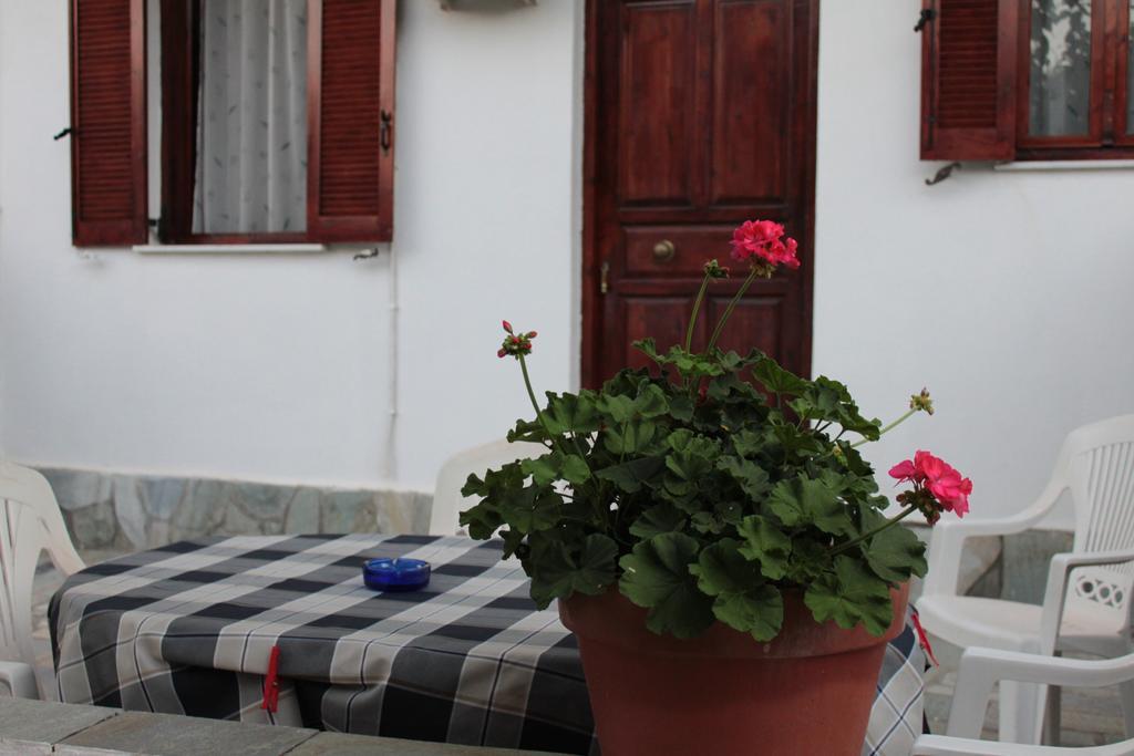 Ballas Apartments Ajía Effimía Szoba fotó