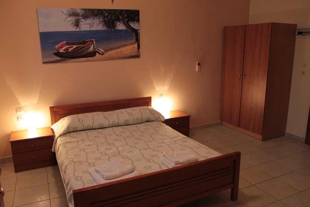 Ballas Apartments Ajía Effimía Szoba fotó
