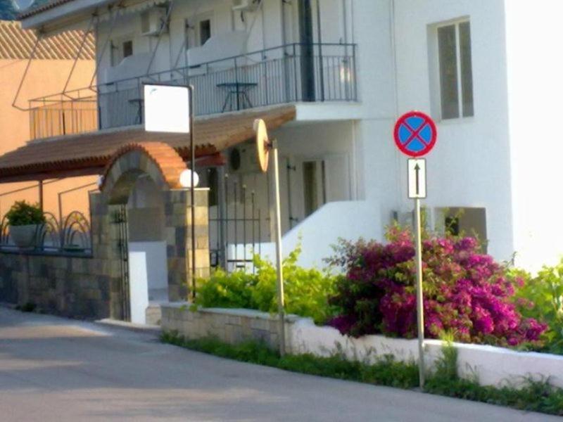 Ballas Apartments Ajía Effimía Kültér fotó