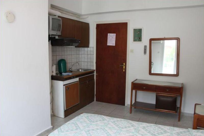 Ballas Apartments Ajía Effimía Szoba fotó