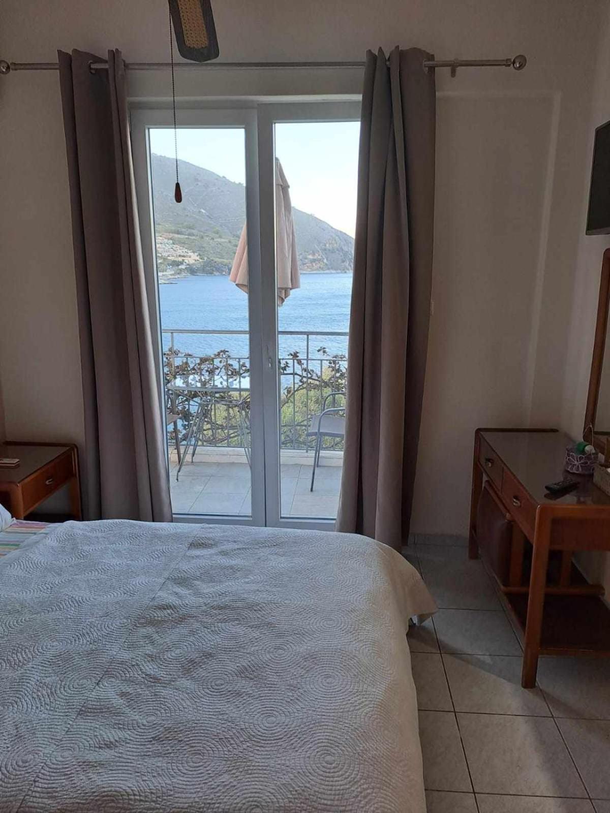 Ballas Apartments Ajía Effimía Kültér fotó
