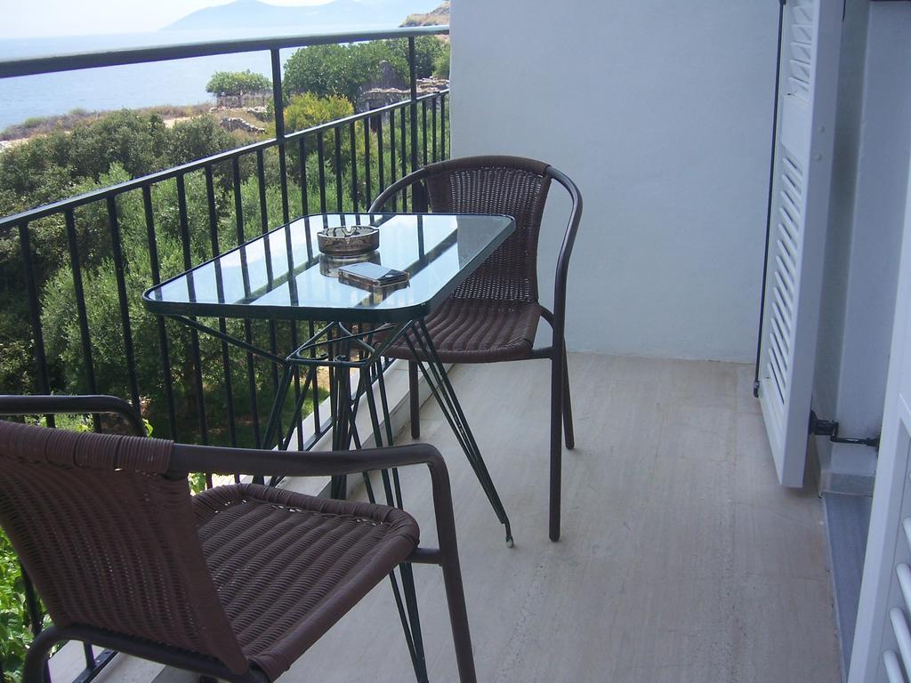 Ballas Apartments Ajía Effimía Szoba fotó
